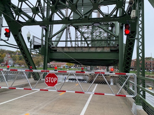 CS-Stillwater Lift Bridge Lifting.jpg